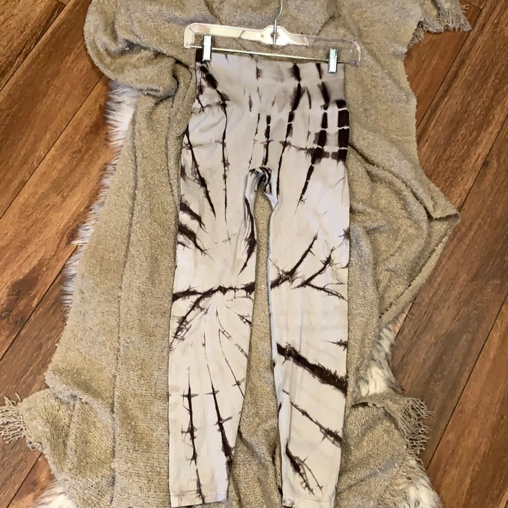 PINK leggings. Brown / off white. Pocket - back of leggings. Small.